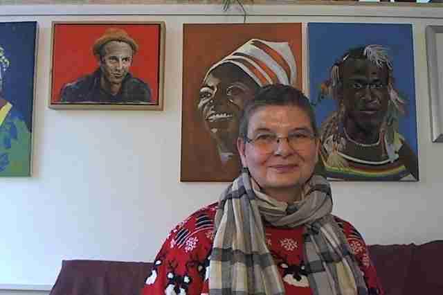 Karin Merx in front of her portraits, oil on canvas, thinking happy thoughts. That is also the power of words